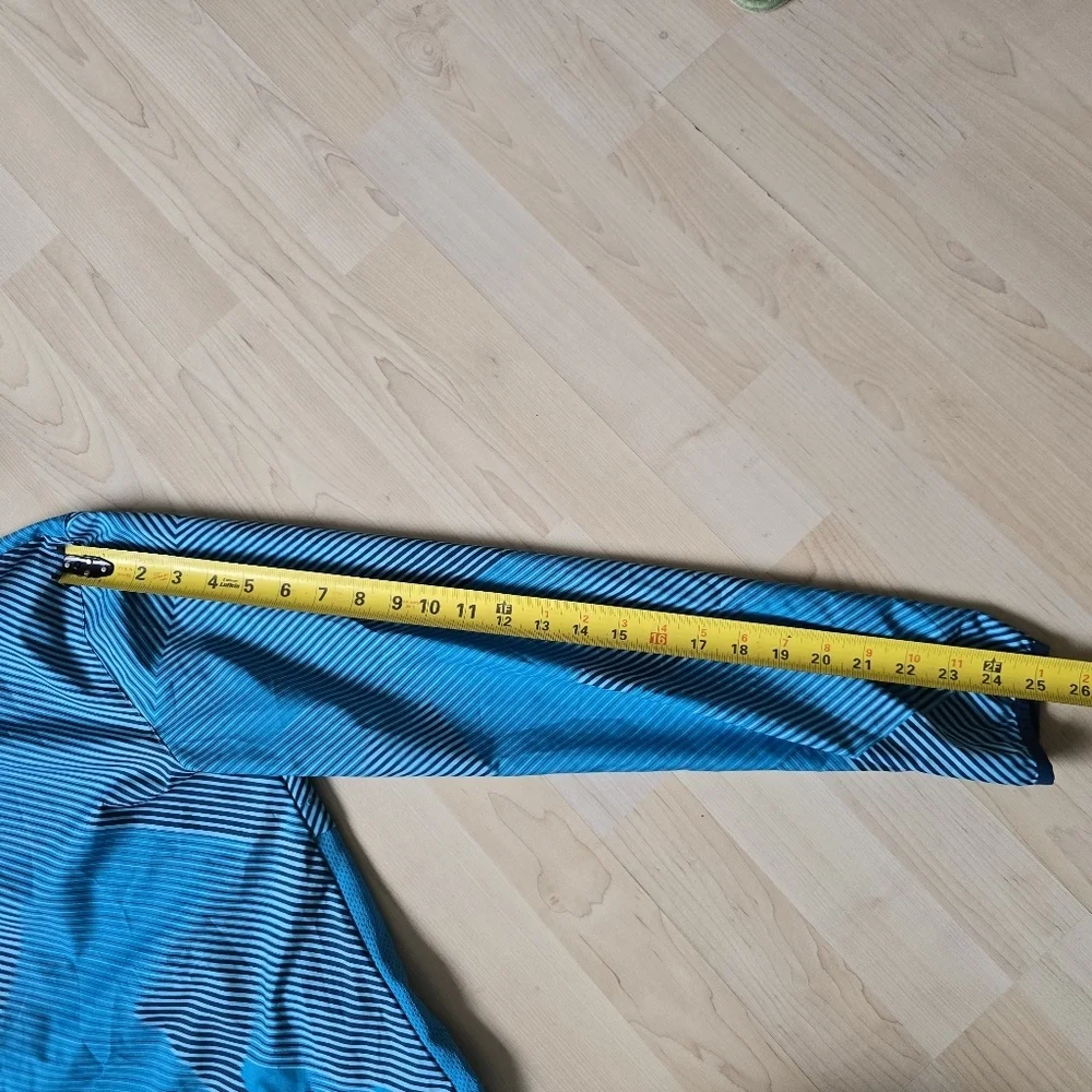 Under Armour Windbreaker Turns Into Drawstring Bag Size XL